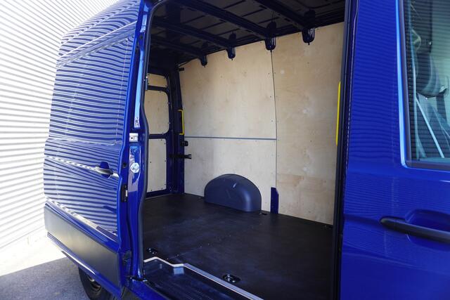 Volkswagen CRAFTER 35 140pk L3H3/L2H2 Facelift Apple Carplay Camera Betimmering Cruise control Digitaal Dashboard