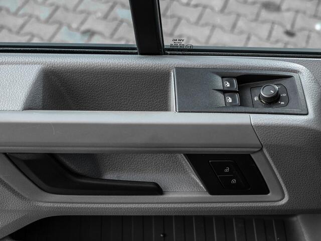 Volkswagen CRAFTER 30 2.0 TDI 140pk DSG L3H3 Trendline · Camera · Trekhaak · Side Bars · Cruise Control · Apple/Android Car Play · DAB Radio · Garantie t/m 04-09-2028 of 120.000km