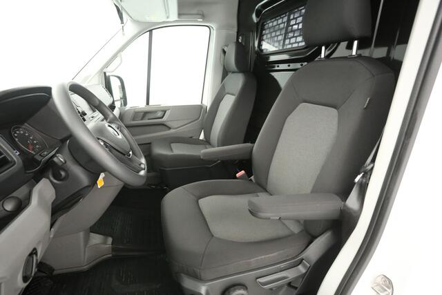 Volkswagen CRAFTER 2.0 TDI L3H3 140PK | Aut. | 3000KG Trekgew. | Airco | Adap. Cruise | Camera | Carplay | Parkeersens.