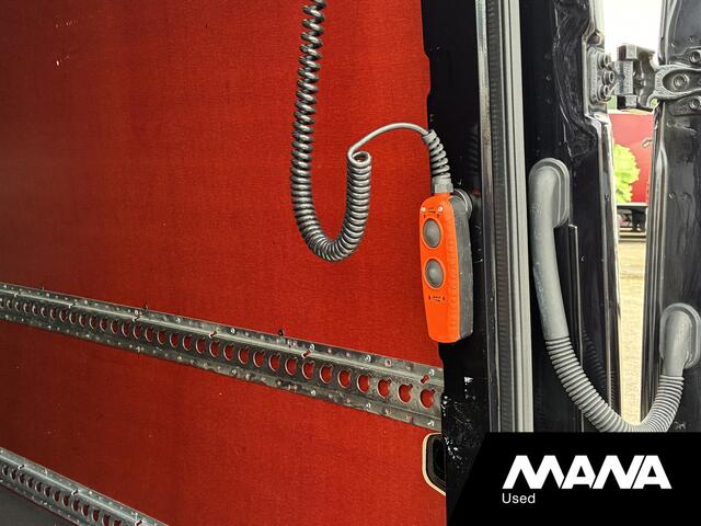 Volkswagen CRAFTER 35 2.0 TDI L4H3 Highline Laadklep Automaat Camera Airco Cruise Vooruitverwarming Carplay