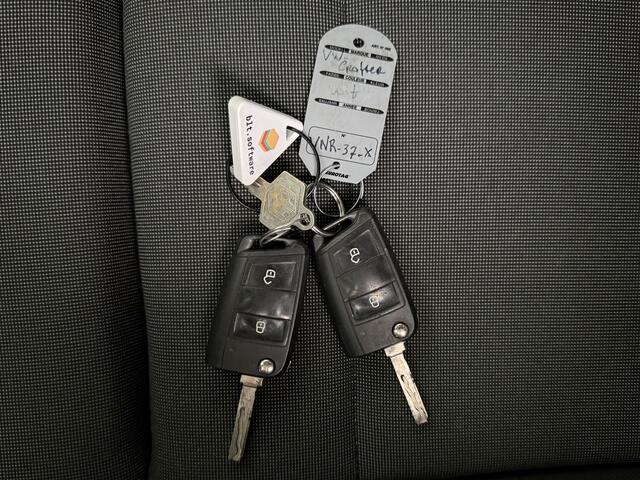 Volkswagen CRAFTER 2.0TDI 177PK Automaat Bakwagen | Laadklep | 3500Kg Trekhaak | Navigatie | Airco | Cruise | 3-Zits