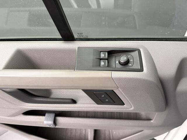 Volkswagen CRAFTER 2.0TDI 177PK Automaat Bakwagen | Laadklep | 3500Kg Trekhaak | Navigatie | Airco | Cruise | 3-Zits