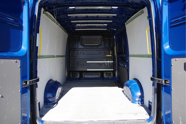 Volkswagen CRAFTER 35 2.0 TDI L3H2 177PK AUT. 3-ZITS, LED, CAMERA, STANDKACHEL, NAVI, CRUISE, AIRCO, MF STUURWIEL, PARKEERSENSOREN