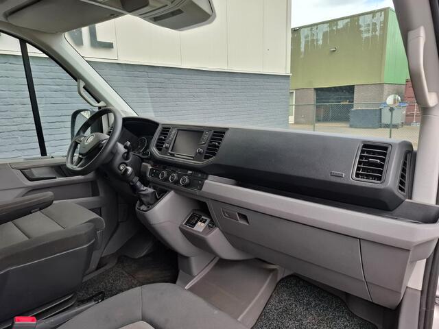 Volkswagen CRAFTER 35 2.0TDI 177pk! L3H3 EL Highline Trekhaak Camera Navi PDC-a+v Dab Treeplanken Schuifdeur Bluetooth EURO-6 CruiseControl Voorruitverwarming Betonplex-Vloer Wandbetimmering Aut.Verlichting Elek.Ramen/Spiegels Euro 6 Krachtige motor 177pk/410Nm zorgt voor 3