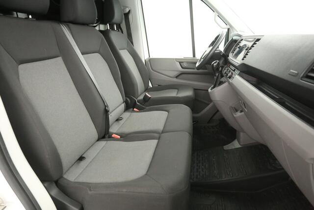 Volkswagen CRAFTER 2.0 TDI L3H2 140PK | 3000KG Trekgew. | Aut. | Airco | Camera | Carplay | 3 Zits | Navi