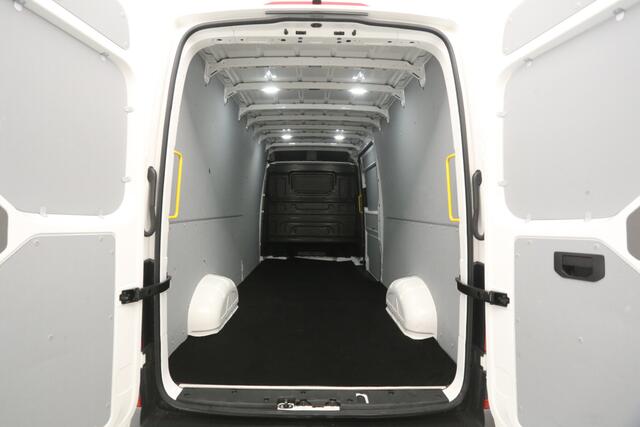 Volkswagen CRAFTER 2.0 TDI 177PK L4H3 | 3000KG Trekgew. | Aut. | Airco | Cruise | Camera | 3 Zits | Carplay | Parkeersens.