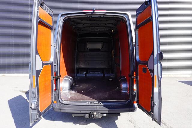 Volkswagen CRAFTER 140pk Automaat L3H3/L2H2 75 Edition Leder LED Apple Carplay Camera Trekhaak Stuurverarming