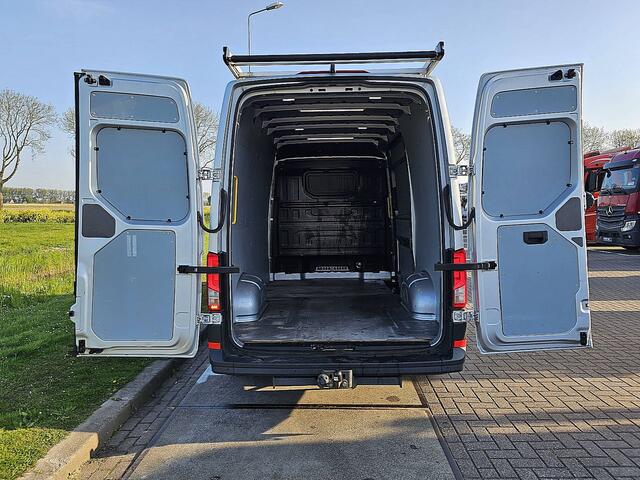 Volkswagen CRAFTER 35 2.0 TDI L3H3 (L2H2) LED Automaat 177Pk Euro6 3-Zits + Comfort Stoel Navi Camera 177Pk Euro6 Trekhaak !