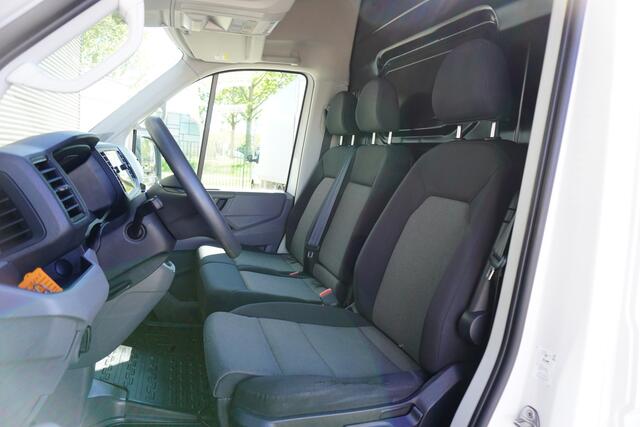 Volkswagen CRAFTER 180pk Automaat L3H3/L2H2 Apple Carplay Camera Trekhaak Parkeersensoren Airco Cruise control