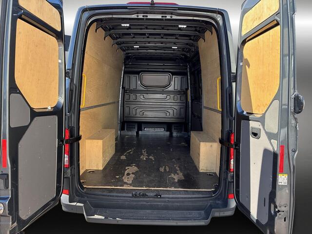 Volkswagen CRAFTER 30 2.0TDi 140pk Comfortline L3H3 · Navigatie · Achteruitrijcamera · LED koplampen · Cruise control ·