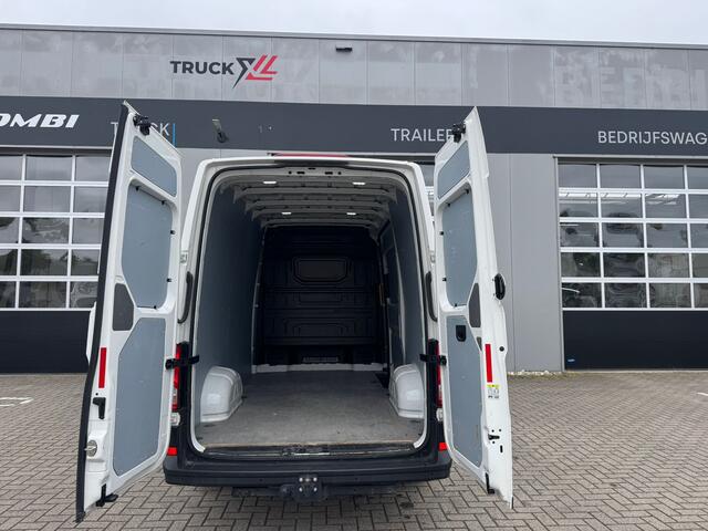 Volkswagen CRAFTER 35 2.0 TDI L3H3 > Trekhaak/P sensoren/Navigatie