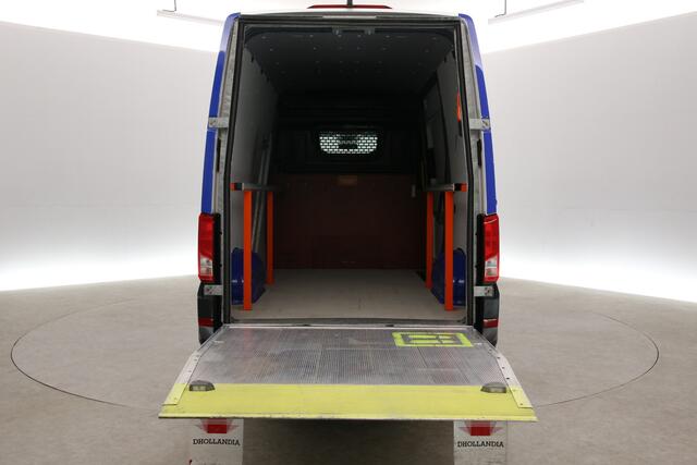 Volkswagen CRAFTER 2.0 TDI 140PK L3H3 | Laadklep | Airco | Cruise | Camera | Carplay | Parkeersens.