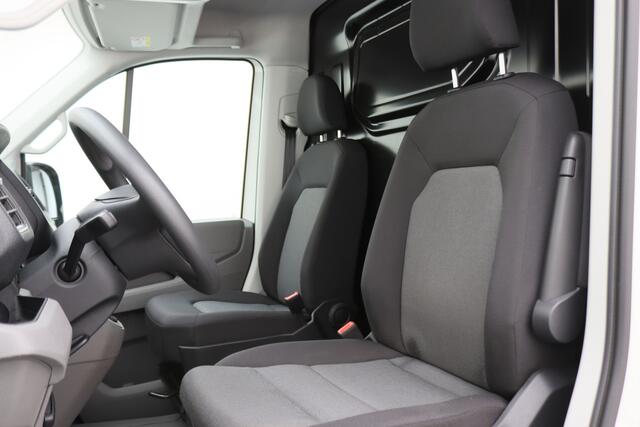 Volkswagen CRAFTER 35 2.0 TDI DSG 177 PK L3H2 Airco, LED, Camera, ACC, Apple Carplay, Verwarmde Stoelen, Trekhaak