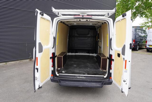 Volkswagen CRAFTER 35 140pk Automaat L3H2/L2H1 LED Apple Carplay Camera 17" Velgen Imperiaal Parkeersensoren