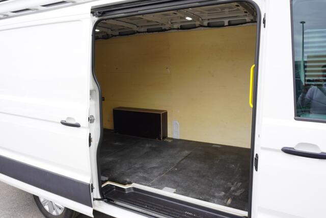 Volkswagen CRAFTER 35 140pk Automaat L3H2/L2H1 LED Apple Carplay Camera 17" Velgen Imperiaal Parkeersensoren