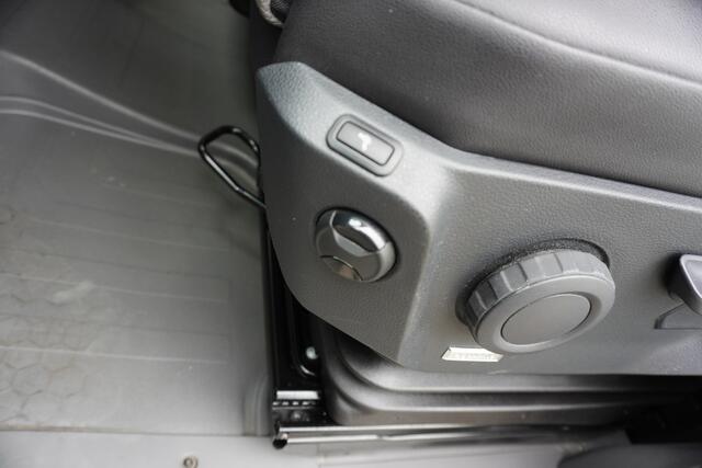 Volkswagen CRAFTER 35 140pk Automaat L3H2/L2H1 LED Apple Carplay Camera 17" Velgen Imperiaal Parkeersensoren