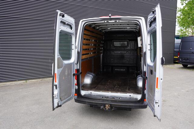 Volkswagen CRAFTER 177pk L3H3/L2H2 Trekhaak Apple Carplay Navigatie Camera Parkeersensoren Cruise control