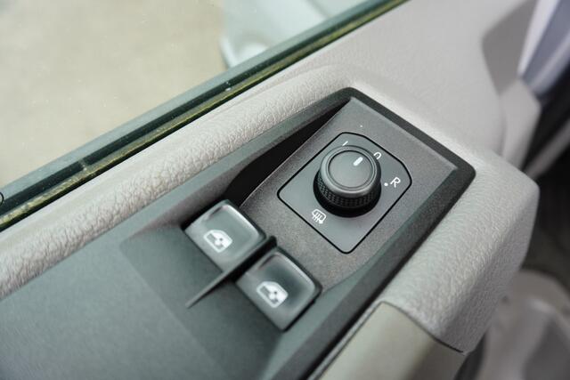 Volkswagen CRAFTER 177pk L3H3/L2H2 Trekhaak Apple Carplay Navigatie Camera Parkeersensoren Cruise control
