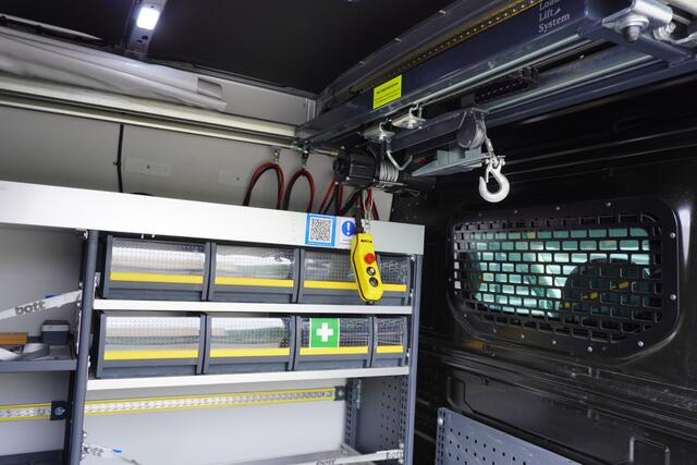 Volkswagen CRAFTER 140pk L3H3/L2H2 Kraan Hijskraan Werkplaats inrichting LED Camera Navigatie Apple Carplay