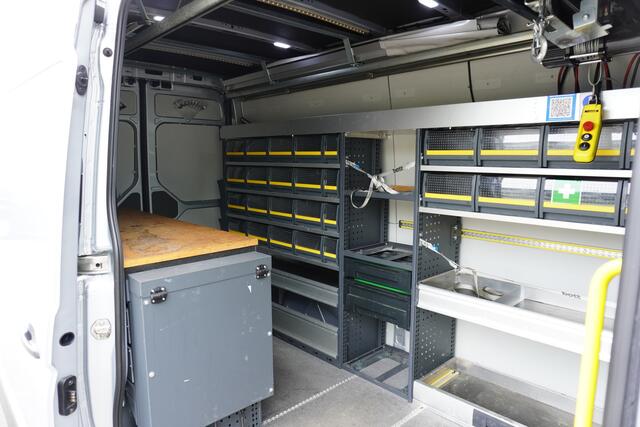 Volkswagen CRAFTER 140pk L3H3/L2H2 Kraan Hijskraan Werkplaats inrichting LED Camera Navigatie Apple Carplay