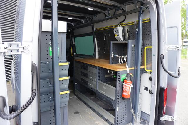 Volkswagen CRAFTER 140pk L3H3/L2H2 Kraan Hijskraan Werkplaats inrichting LED Camera Navigatie Apple Carplay