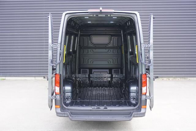 Volkswagen CRAFTER 180pk Automaat L5H3/L4H2 XXL Maxi Facelift Apple Carplay Camera LED parkeersensoren ACC Cruisecontrol