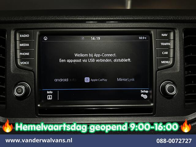 Volkswagen CRAFTER 2.0 TDI 141pk Automaat L3H3 L2H2 Euro6 Airco | Camera | Navigatie | 3000kg Trekhaak | Imperiaal | Apple Carplay Chauffeursstoel, Cruisecontrol, Android Auto, Parkeersensoren