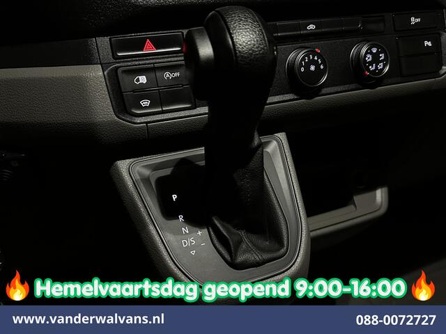 Volkswagen CRAFTER 2.0 TDI 141pk Automaat L3H3 L2H2 Euro6 Airco | Camera | Navigatie | 3000kg Trekhaak | Imperiaal | Apple Carplay Chauffeursstoel, Cruisecontrol, Android Auto, Parkeersensoren
