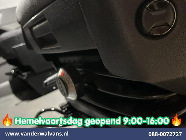 Volkswagen CRAFTER 2.0 TDI 141pk Automaat L3H3 L2H2 Euro6 Airco | Camera | Navigatie | 3000kg Trekhaak | Imperiaal | Apple Carplay Chauffeursstoel, Cruisecontrol, Android Auto, Parkeersensoren