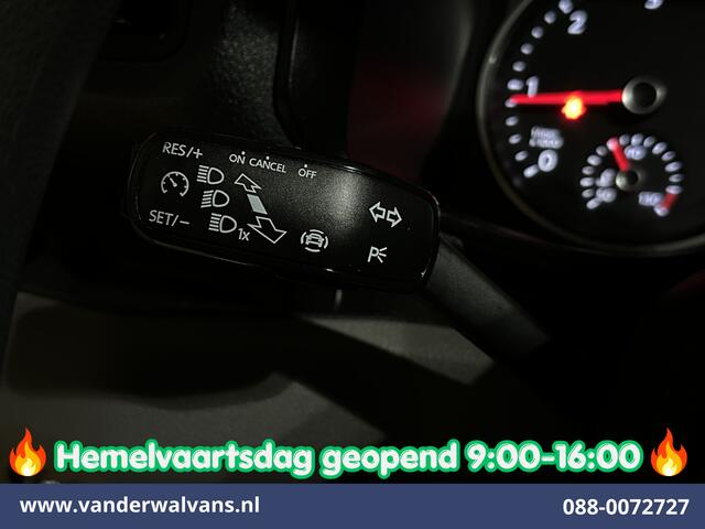 Volkswagen CRAFTER 2.0 TDI 141pk Automaat L3H3 L2H2 Euro6 Airco | Camera | Navigatie | 3000kg Trekhaak | Imperiaal | Apple Carplay Chauffeursstoel, Cruisecontrol, Android Auto, Parkeersensoren
