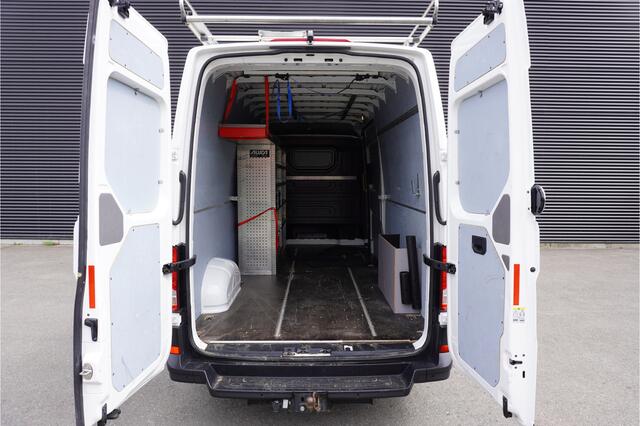 Volkswagen CRAFTER 140pk L4H3 360°Camera Trekhaak Apple Carplay Werkplaats inrichting Airco Iperiaal + Trap Cruise control