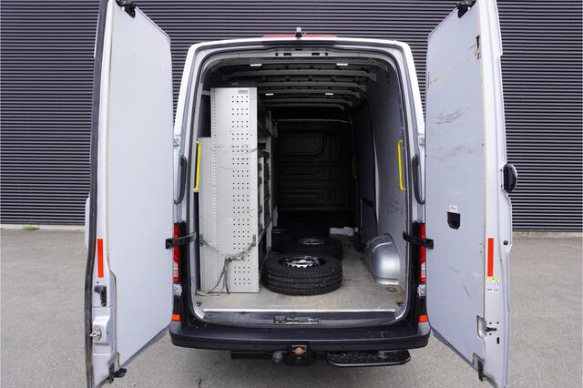 Volkswagen CRAFTER 180pk Automaat L3H3/L2H2 2x Schuifdeur Trekhaak Apple Carplay ACC Cruise control Camera Parkeersensoren