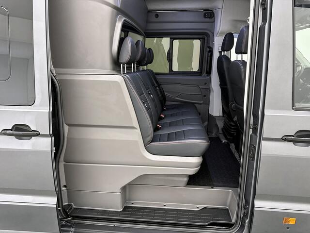 Volkswagen CRAFTER 35 2.0 TDI L4H3 DC 177pk Leder Schuifdeur L+R Dubbele cabine Led Adaptieve cruise control Standkachel Treeplanken Trekhaak Geveerde stoel