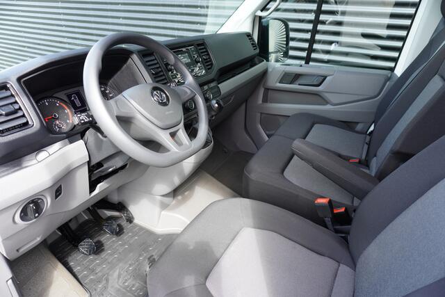 Volkswagen CRAFTER 35 140pk L3H2/L2H1 Cruise control Airco Trekhaak 3-Zits Laadruimte betimmering Bluetooth