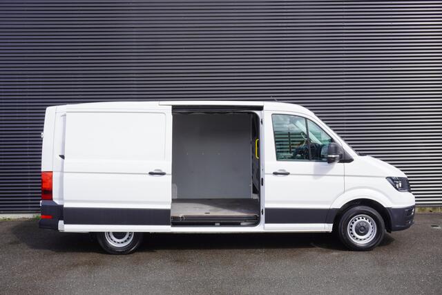 Volkswagen CRAFTER 35 140pk L3H2/L2H1 Cruise control Airco Trekhaak 3-Zits Laadruimte betimmering Bluetooth