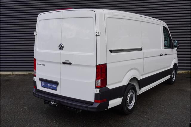 Volkswagen CRAFTER 35 140pk L3H2/L2H1 Cruise control Airco Trekhaak 3-Zits Laadruimte betimmering Bluetooth