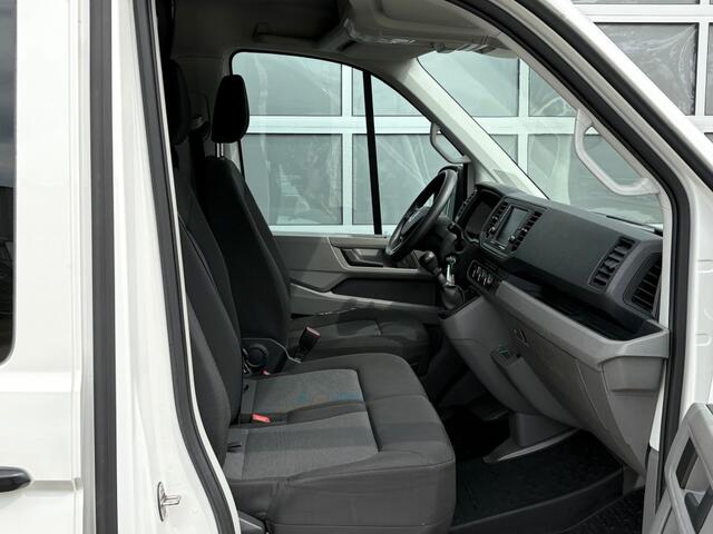 Volkswagen CRAFTER 2.0 TDI 3000KG AHW 177PK L3H2 Camera / Cruise / Trekhaak / PDC / Carplay / Airco / Bluetooth