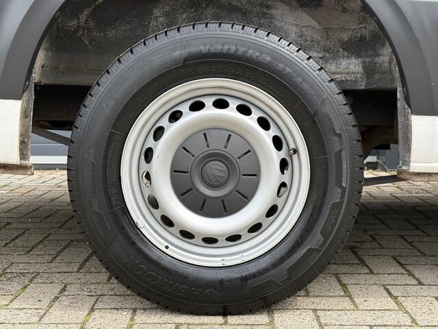 Volkswagen CRAFTER 2.0 TDI 3000KG AHW 177PK L3H2 Camera / Cruise / Trekhaak / PDC / Carplay / Airco / Bluetooth