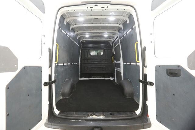 Volkswagen CRAFTER 35 2.0 TDI 140PK L3H3 | Marge | 3000kg Trekgew. | Airco | Cruise | 3 Zits | Trekhaak