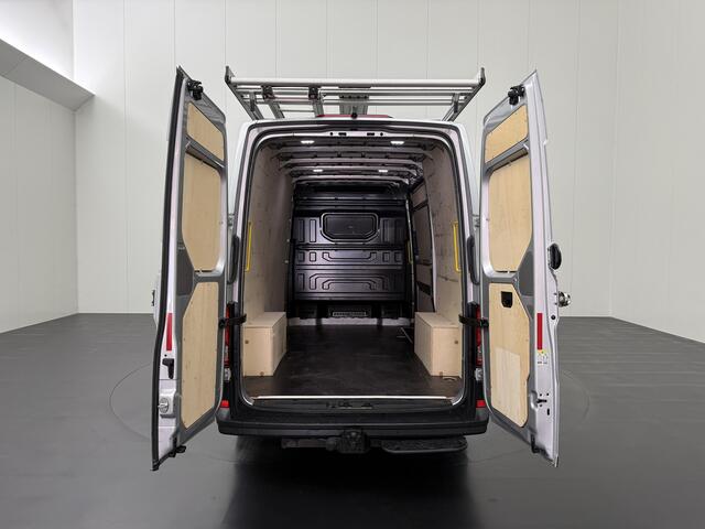 Volkswagen CRAFTER 2.0TDi 177PK Automaat L3H3 Exclusive | Navigatie | Camera | Imperiaal | Trekhaak | Airco | Cruise | 3-Zits
