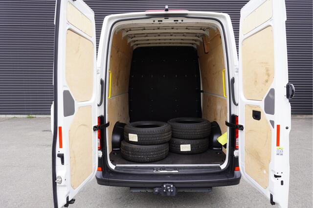 Volkswagen CRAFTER 180pk L4H3/L3H2 Facelift Dubbele cabine Trekhaak Digitaal Dashboard LED Airco Camera Parkeersensoren 7 persoons