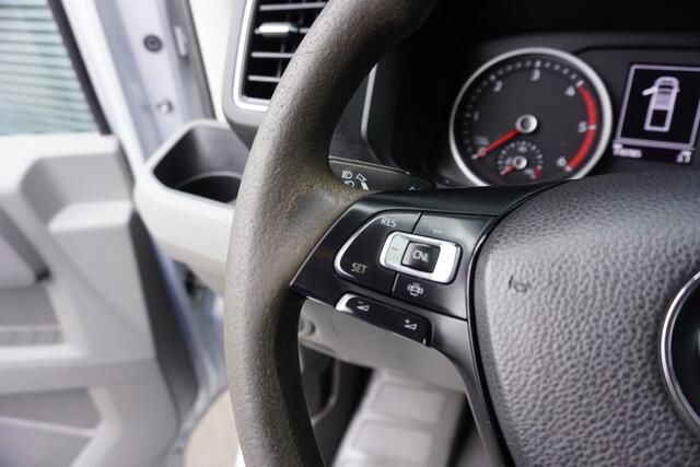 Volkswagen CRAFTER 180pk Automaat Dubbellucht Open laadbak LED Trekhaak Dubbele cabine Cruise control Navigatie