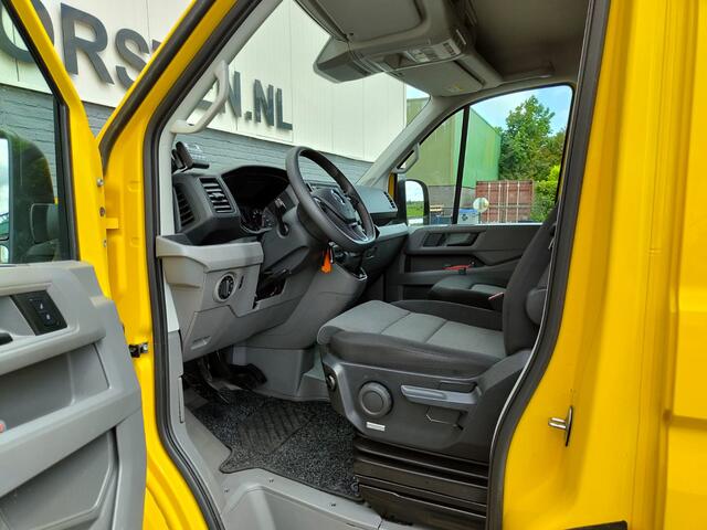Volkswagen CRAFTER 35 2.0 TDI L3H3 Highline Airco Trekhaak Comfort Plus bestuurdersstoel Cruise Control Camera Pdc Bluetooth Voorruitverwarming Inbouwkasten Omvormer Signaleringsverlichting Betonplex Vloer Wandbetimmering Licht- en regensensor 3.000KG Trekgewicht 1e Eigenaa