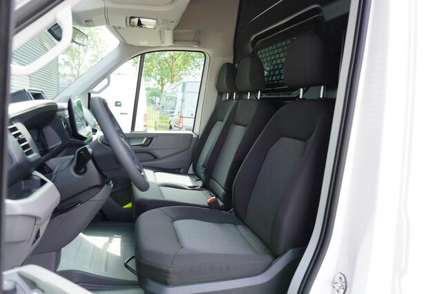 Volkswagen CRAFTER 140pk L3H3/L2H2 Facelift Digitaal dashboard Apple Carplay Cruise control Parkeersensoren 3-zits