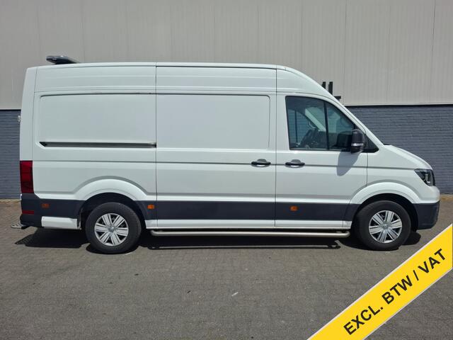 Volkswagen CRAFTER 35 2.0TDI L3H3 3-Persoons Camera Navi Cruise Control Voorruitverwarming Pdc DAB+ Bluetooth Airco Highline Betonplex vloer Wandbetimmering Schuifdeur Regen-Lichtsensor 2.500KG Trekgewicht Origineel Nederlandse Auto