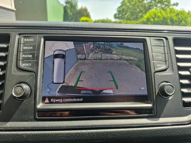 Volkswagen CRAFTER 35 2.0TDI L3H3 3-Persoons Camera Navi Cruise Control Voorruitverwarming Pdc DAB+ Bluetooth Airco Highline Betonplex vloer Wandbetimmering Schuifdeur Regen-Lichtsensor 2.500KG Trekgewicht Origineel Nederlandse Auto