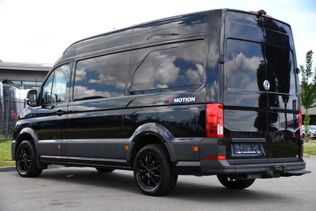 Volkswagen CRAFTER 35 2.0 TDI L3H3 4Motion Black Edition Full options! Adaptieve Cruise, Camera, Carplay, Stoelverwarming, LED, 4x4, Automaat, 177pk, Clima, Trekhaak, Uniek!