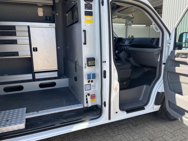 Volkswagen CRAFTER 35 2.0 TDI L3H3/L2H2 Werkplaatsinrichting Kastinrichting Servicewagen Omvormer Standkachel Airco Cruise controle Tekhaak 3000kg Camera Telefoonverbinding 1e eigenaar Dealer onderhouden Euro 6 Ex overheid