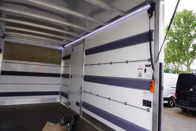 Volkswagen CRAFTER 180pk Automaat Dubbellucht N1 Bakwagen laadklep Zijdeur Camera Apple carplay Cruise control Airco