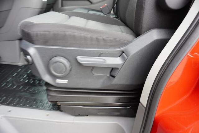 Volkswagen CRAFTER 140pk Automaat L3H3/L2H2 Apple Carplay Camera Stoelverwarming Cruise control Sidebars
